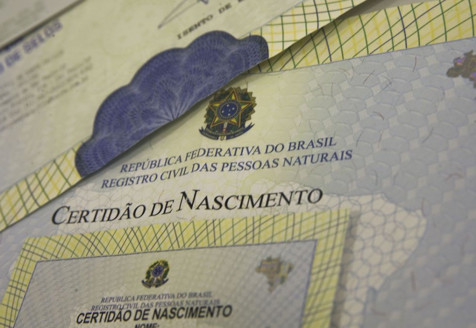 Campanha busca alterar certidões de nascimento com pai ausente