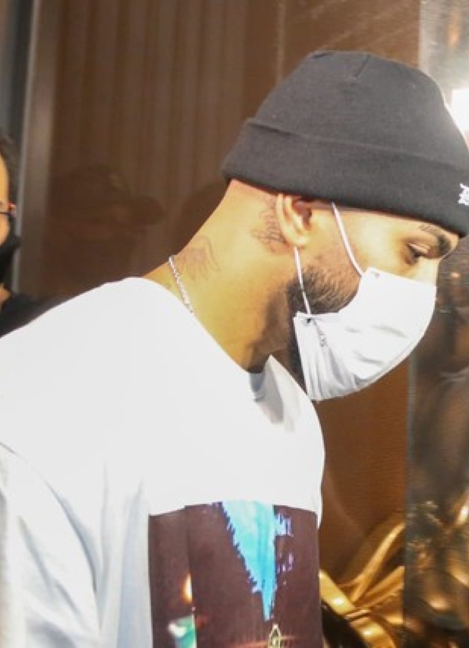 Atacante Gabigol, do Flamengo, é flagrado em cassino clandestino em São Paulo