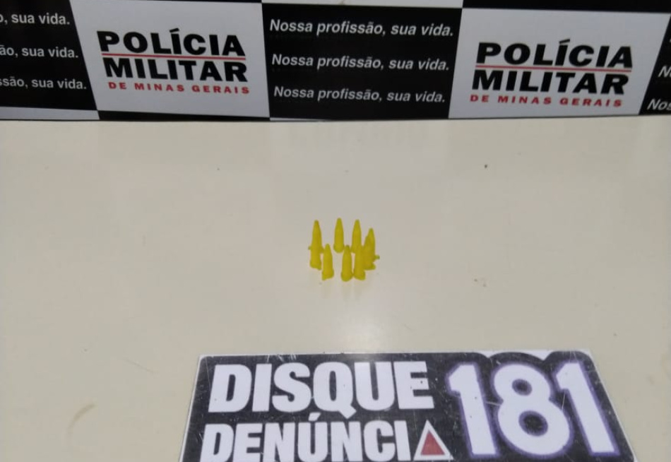 Menor é apreendido pela Polícia Militar em Lagoa da Prata com nove pinos de cocaína