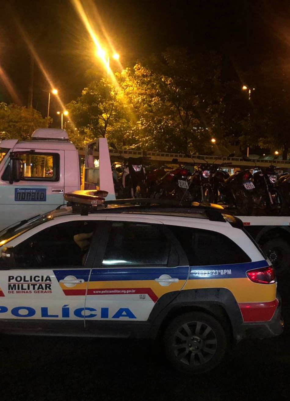 Polícia Militar apreende 14 motos e acaba com evento clandestino no bairro Cores de Minas