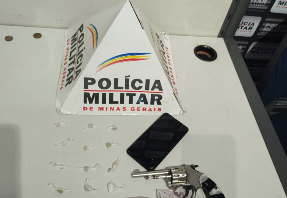 Acusado de porte ilegal de arma de fogo e tráfico de drogas é preso em Divinópolis